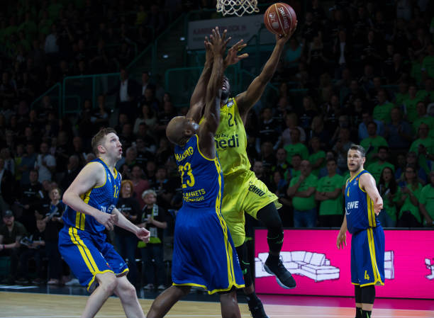 年轻球员成 年轻球员成