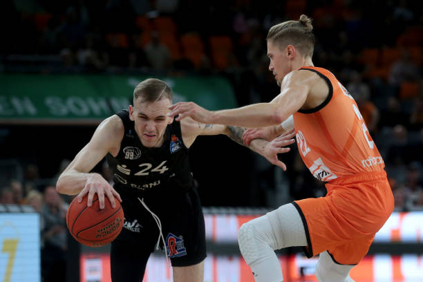 中展现出不 中展现出不